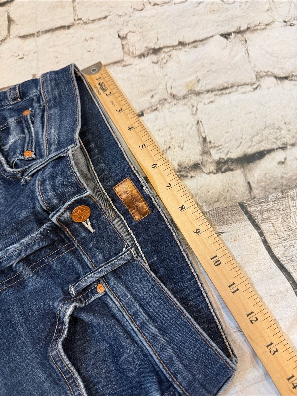 MOTHER Jeans 28 The Insider Crop Step Fray in Teaming Up Dark Wash