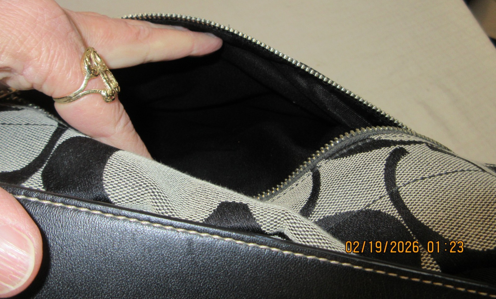 SIGNATURE “OLDER, THE GOOD STUFF”~COACH~LRG CC MONOGRAMMED PURSE~BLACK LEATHER