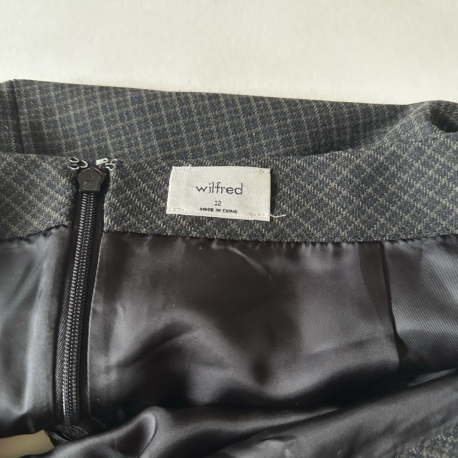 Aritzia Wilfred Charcoal Plaid Mini Skirt — Size 12 academia preppy