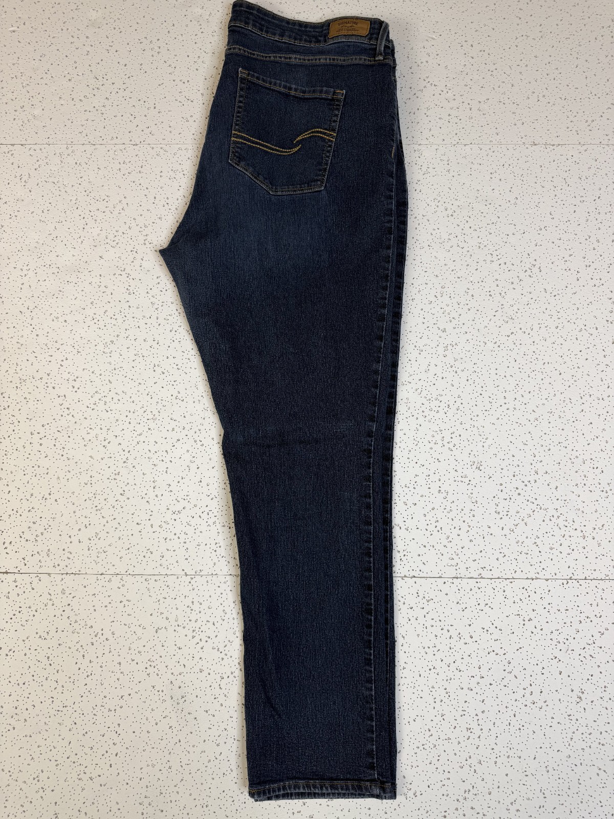 Signature by Levi Strauss Modern Straight Jeans Women’s 20M Medium Wash Stretch