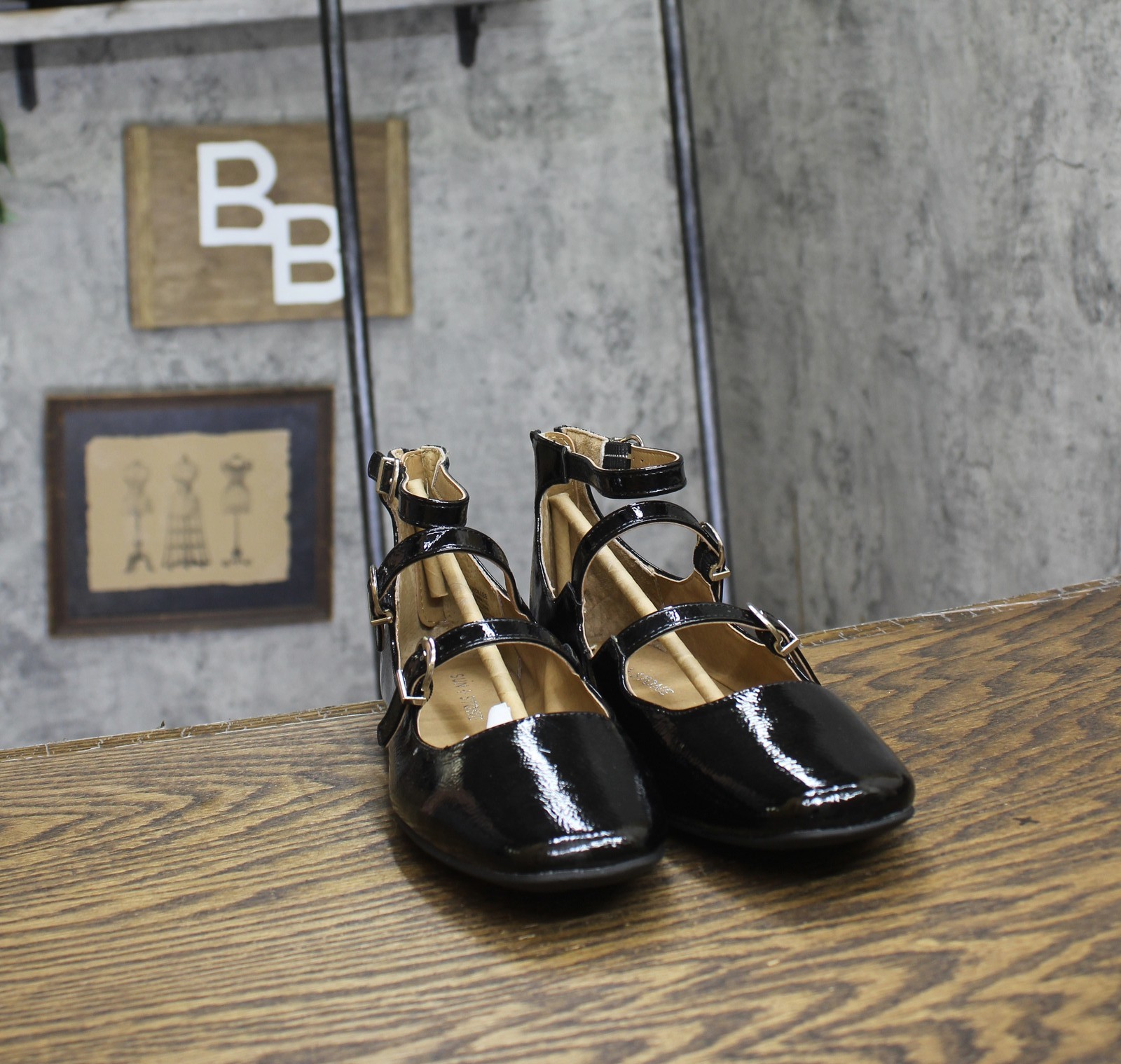 Sun + Stone Womens Cecillee Triple Strap Mary Jane Flats Black Patent 8M
