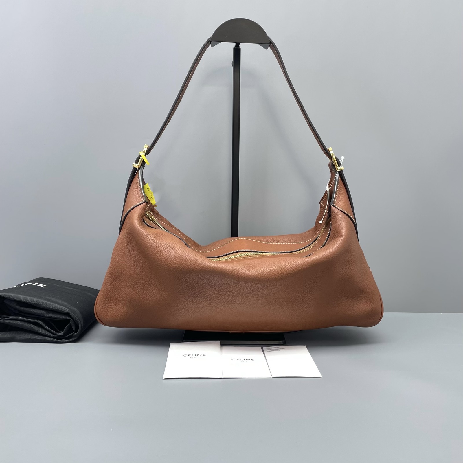 Celine Pre-Owned Authentic Underarm Bag Caramel 35*20*6cm
