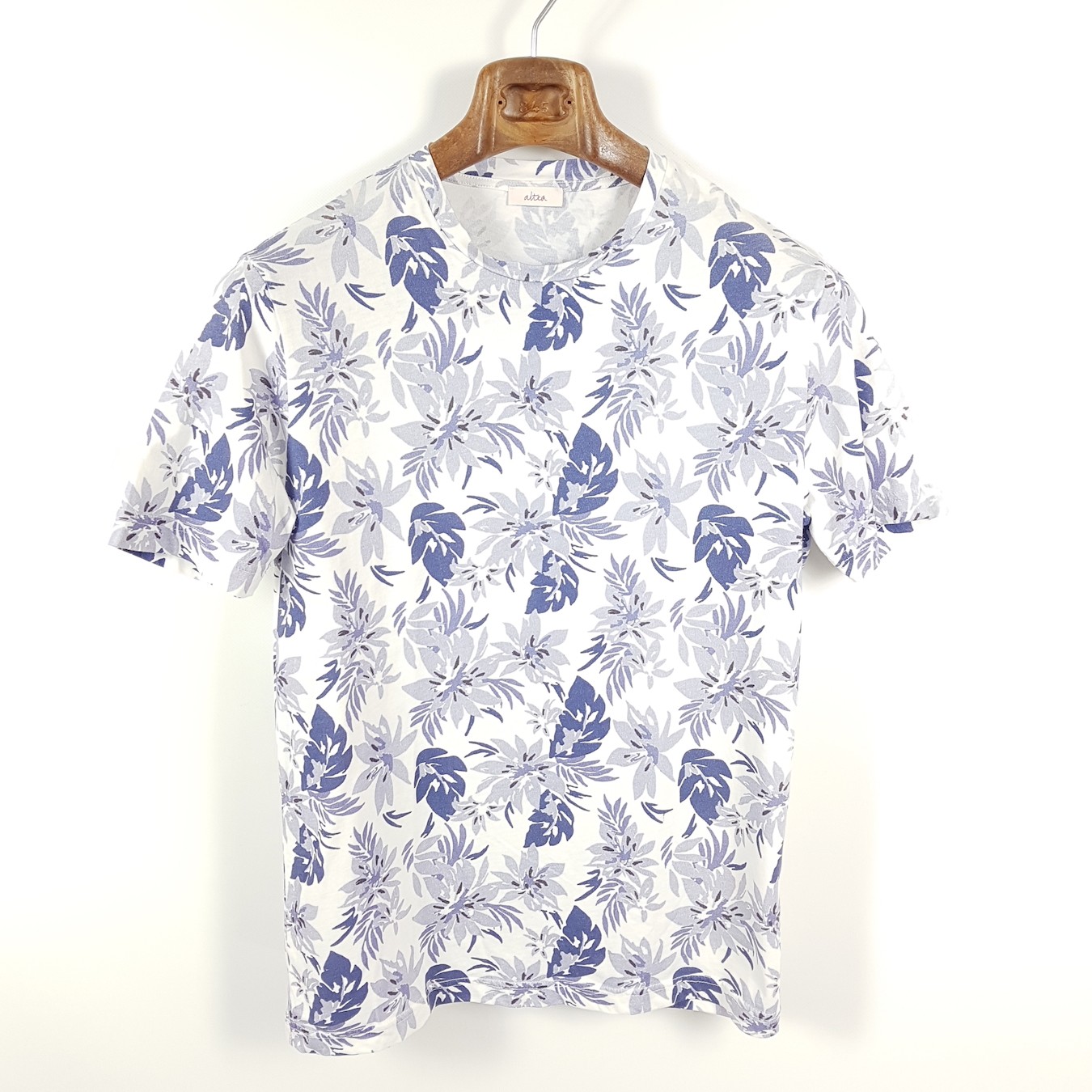 Altea T Shirt Mens M White Blue Slim Fit Floral Print Short Sleeve Summer Tropical