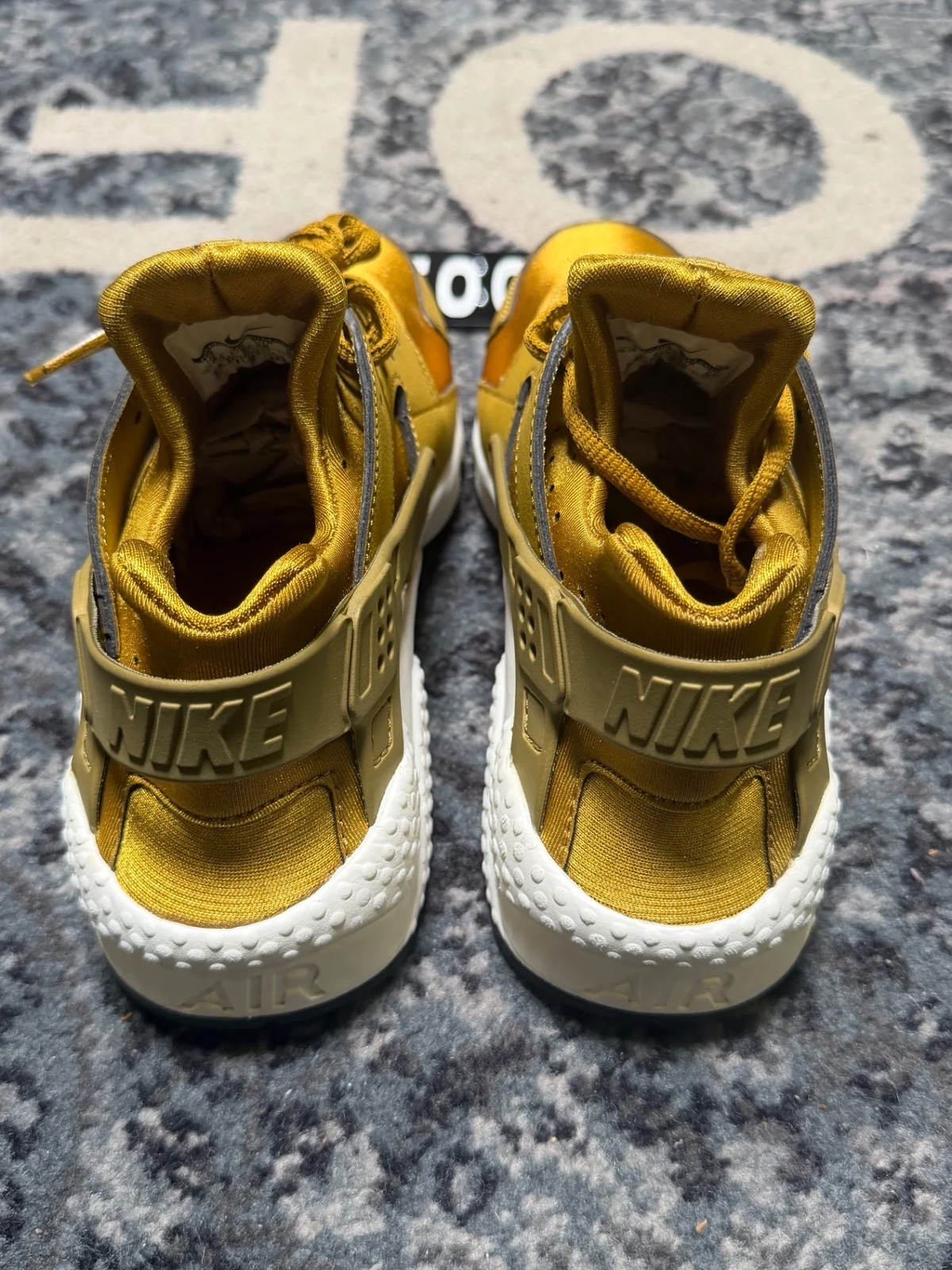 Nike Air Huarache Run “Bronzine”