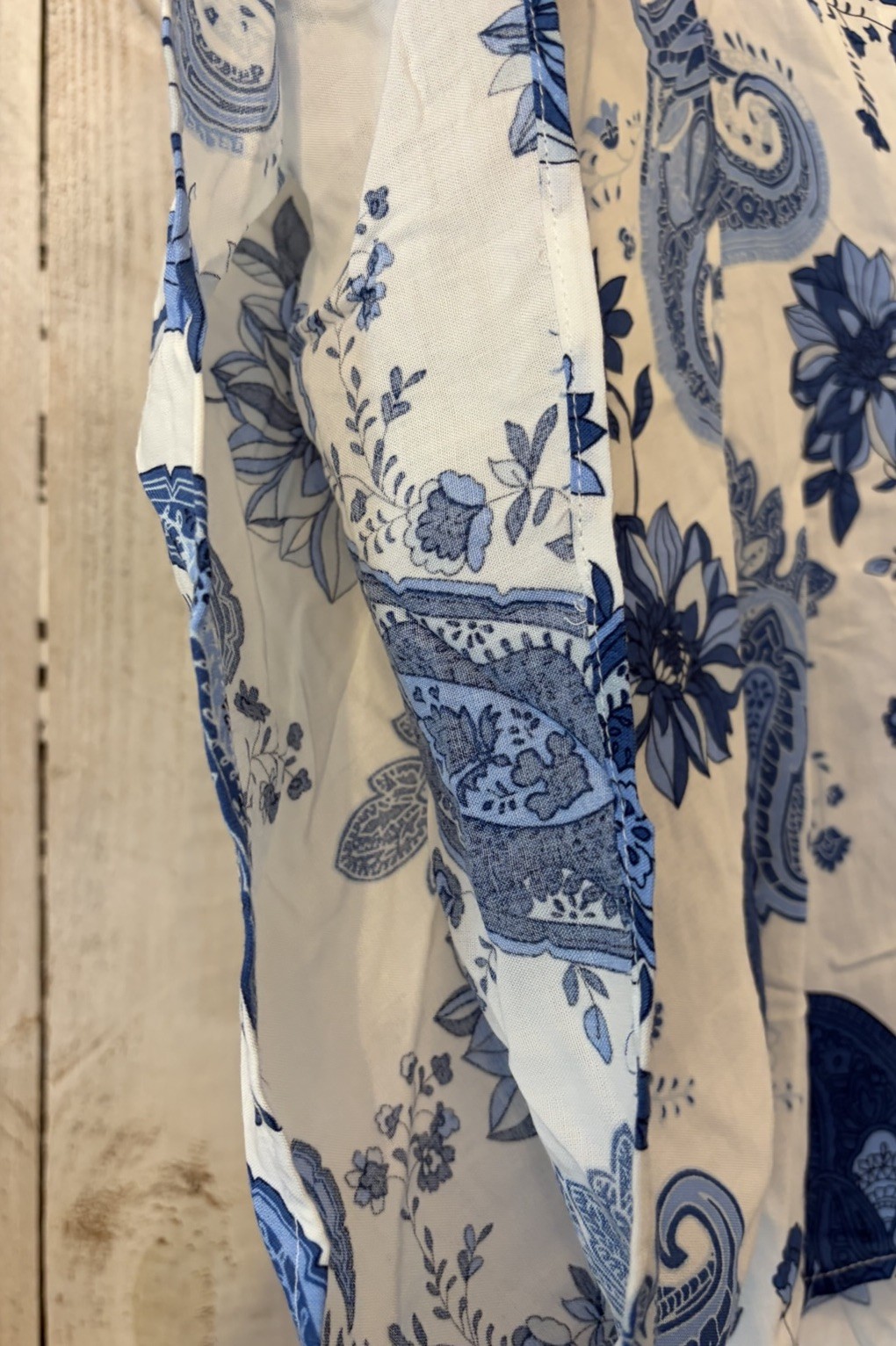 Unique Spectrum Blue White Floral V Neck Blouse Boho Flowy Top NWT Size Small