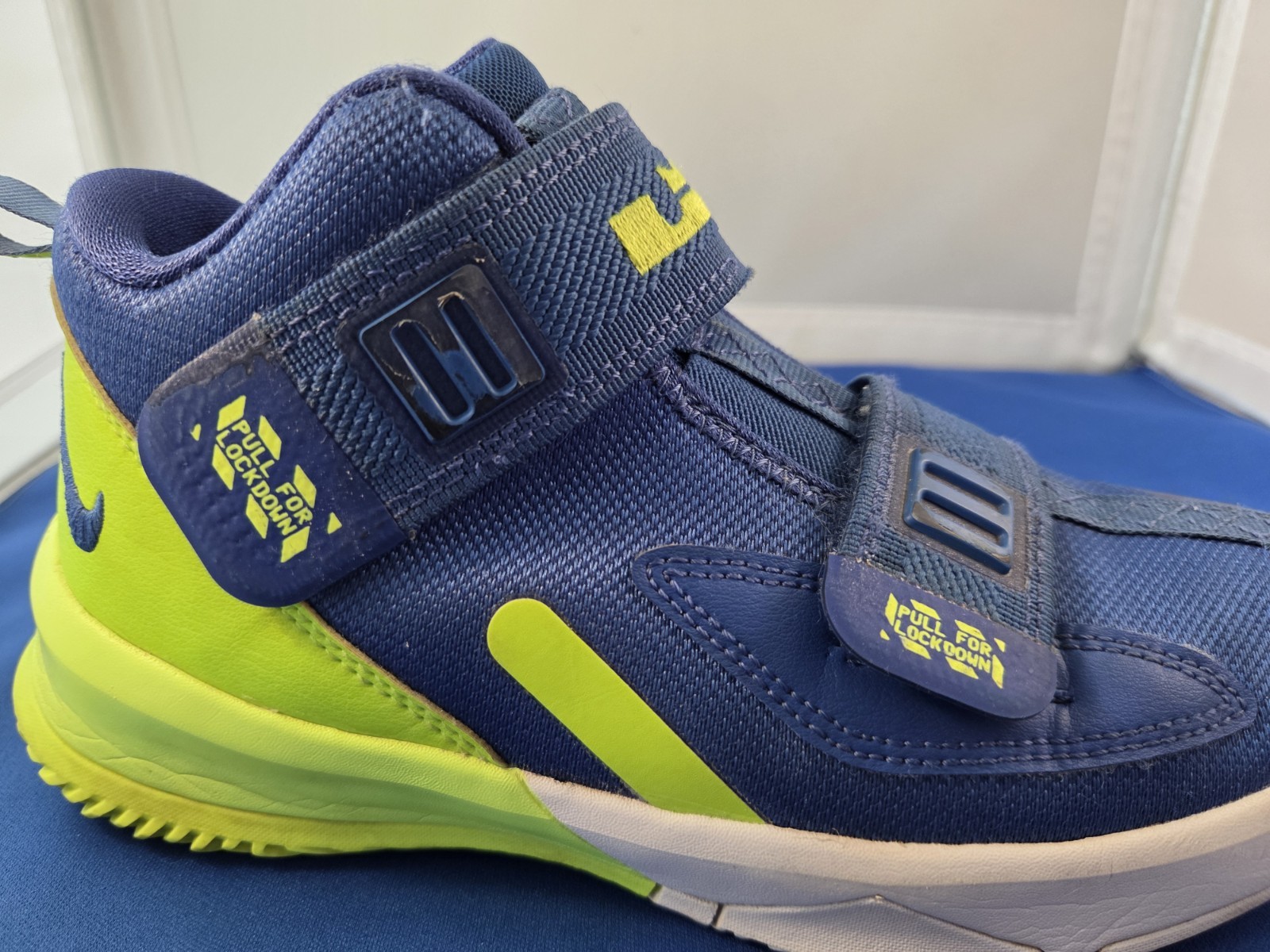 Nike LeBron Soldier Kids Mid Top Blue/Green Hook & Loop Strap Sneakers 2.5