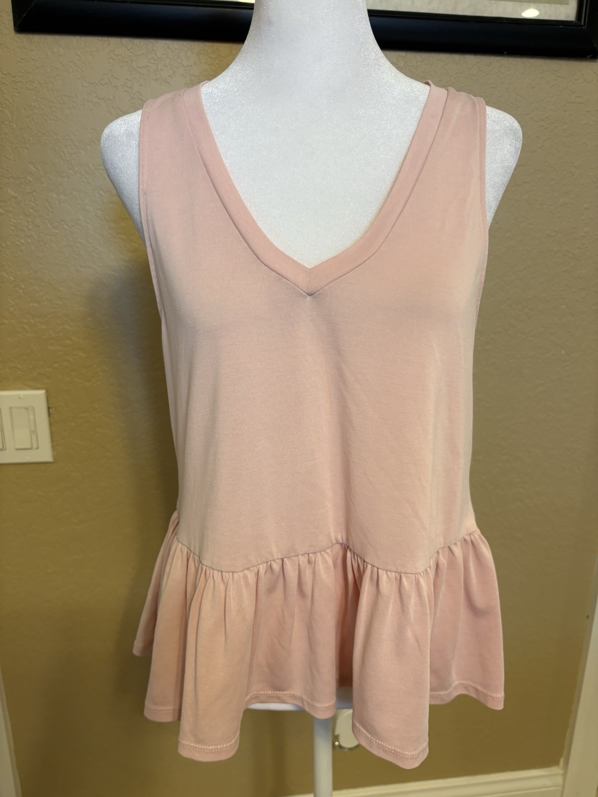 Lucky Brand Women’s Tiered V Neck Tank, Small, Pink