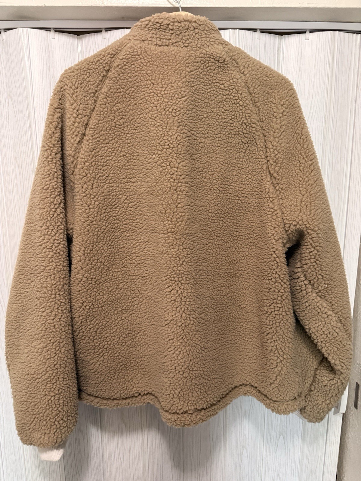 Fabletics Apres Men’s Zip-Up Sherpa Jacket in Taupe with Contrast Pockets size L