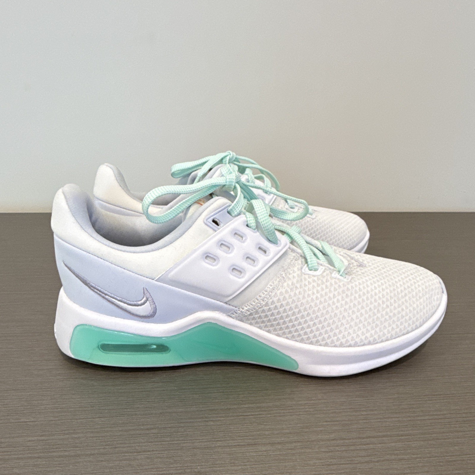Nike Air Max White/Mint Green Low Top Mesh Lace-Up Cushioned Sneaker