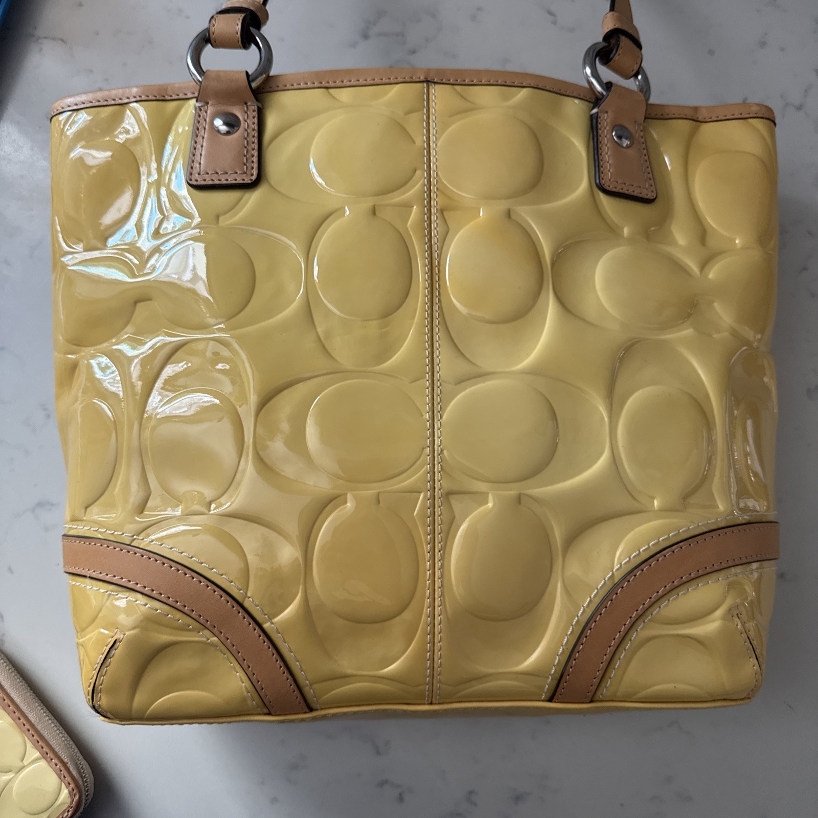 VTG Coach Peyton F22322 Patent Leather Embossed Tote Yellow Tan Trim Bag Wallet