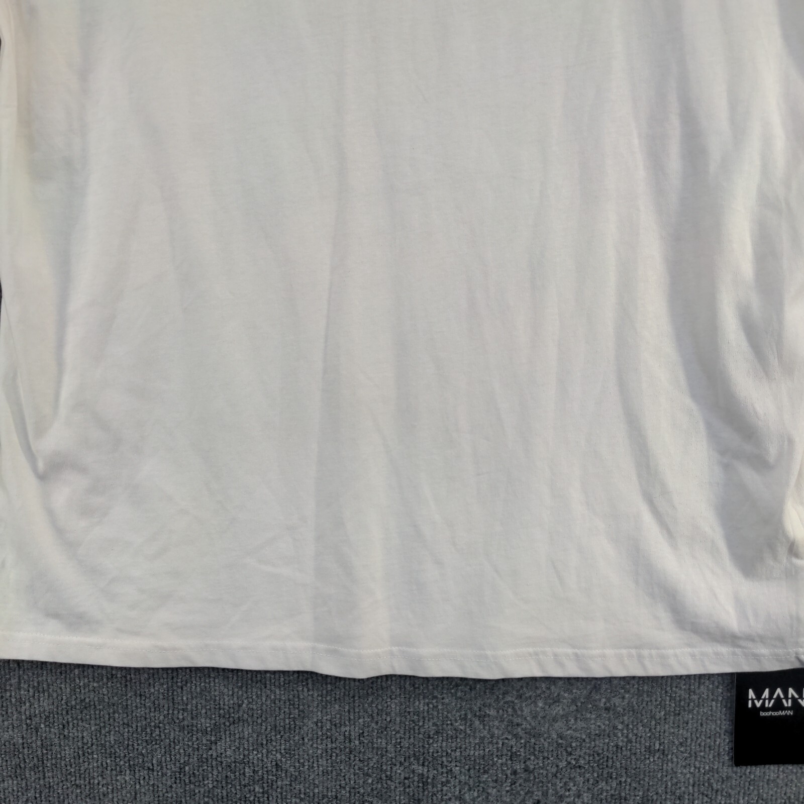 MAN BoohooMAN Worldwide Dragon Graphic T-Shirt White Medium Short Sleeve W/Tags