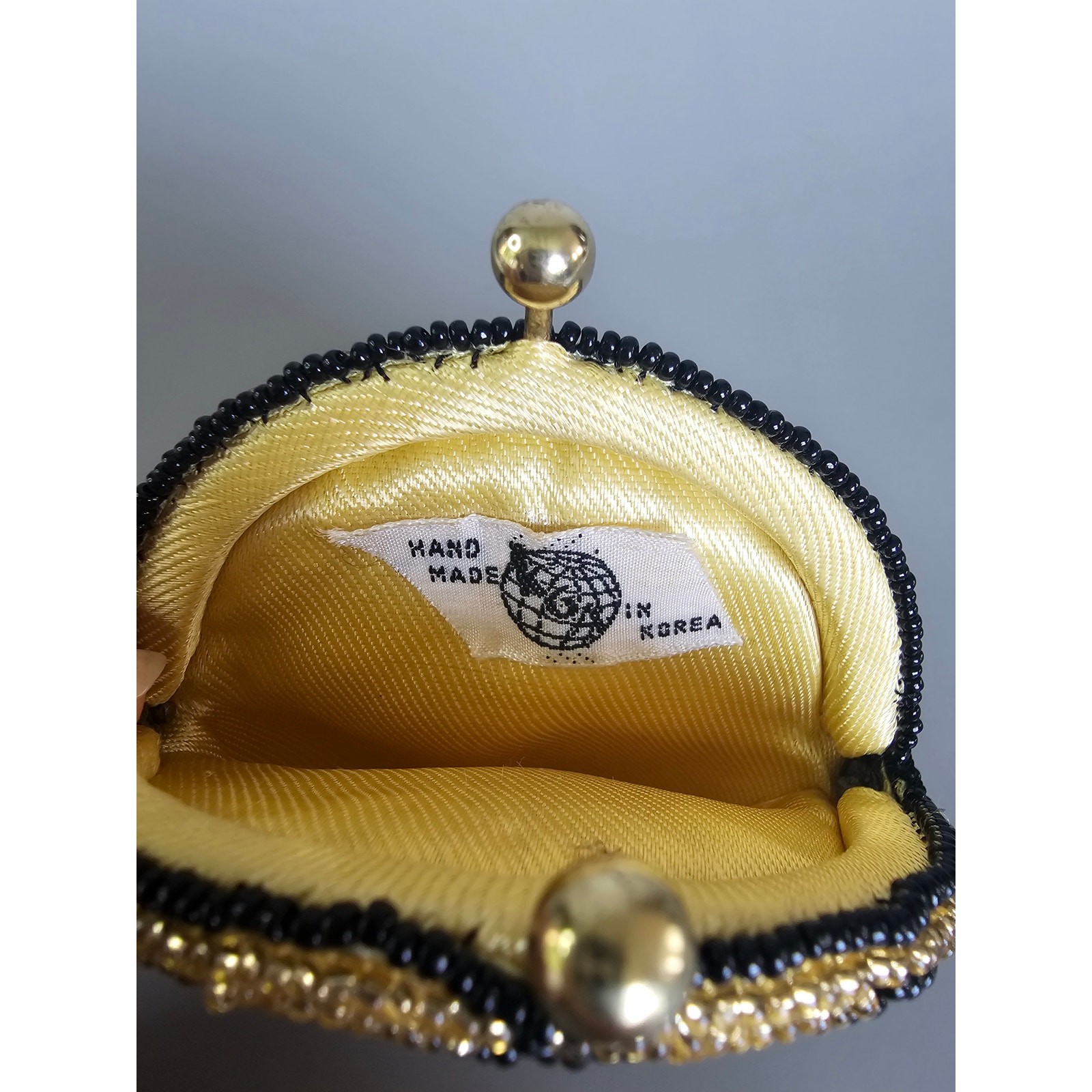 Vintage Korean Handmade Beaded Coin Purse Gold Black Kiss Lock NOS