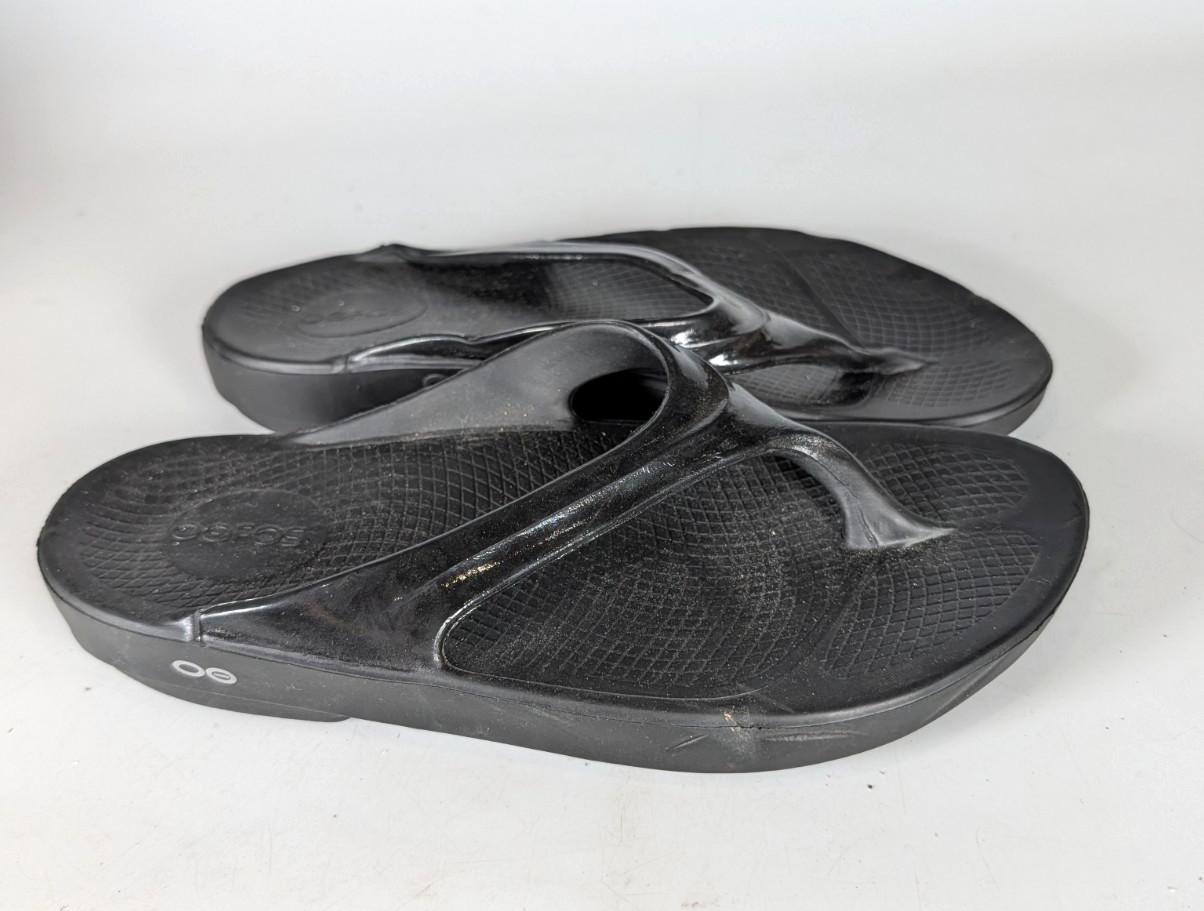 Oofos Womens OOlala Luxe Recovery Sandal Women’s 11 Black Thong Sport Shoe