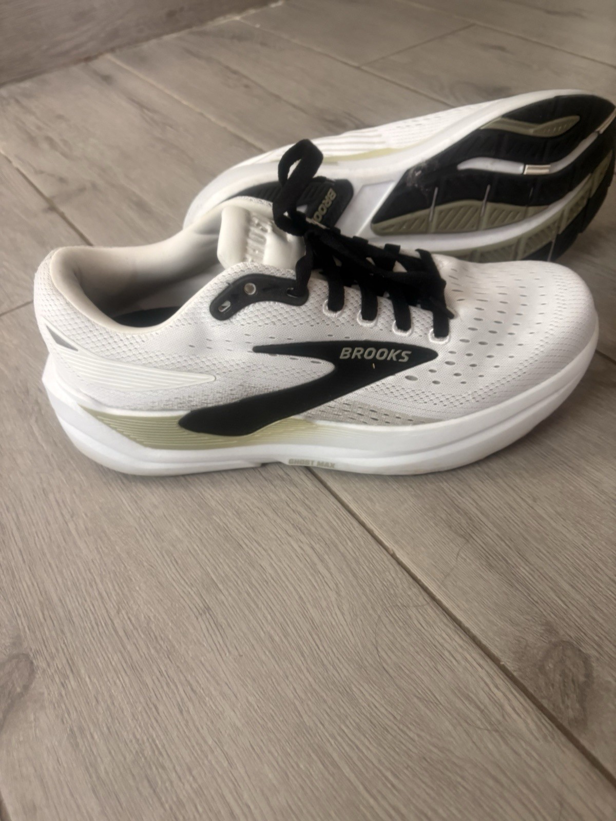 Size 11 – Brooks Ghost Max 3 Bright White Black