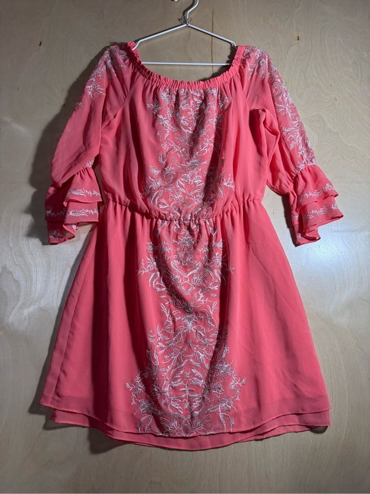 White House Black Market Coral Embroidered Off-Shoulder Dress Size Medium