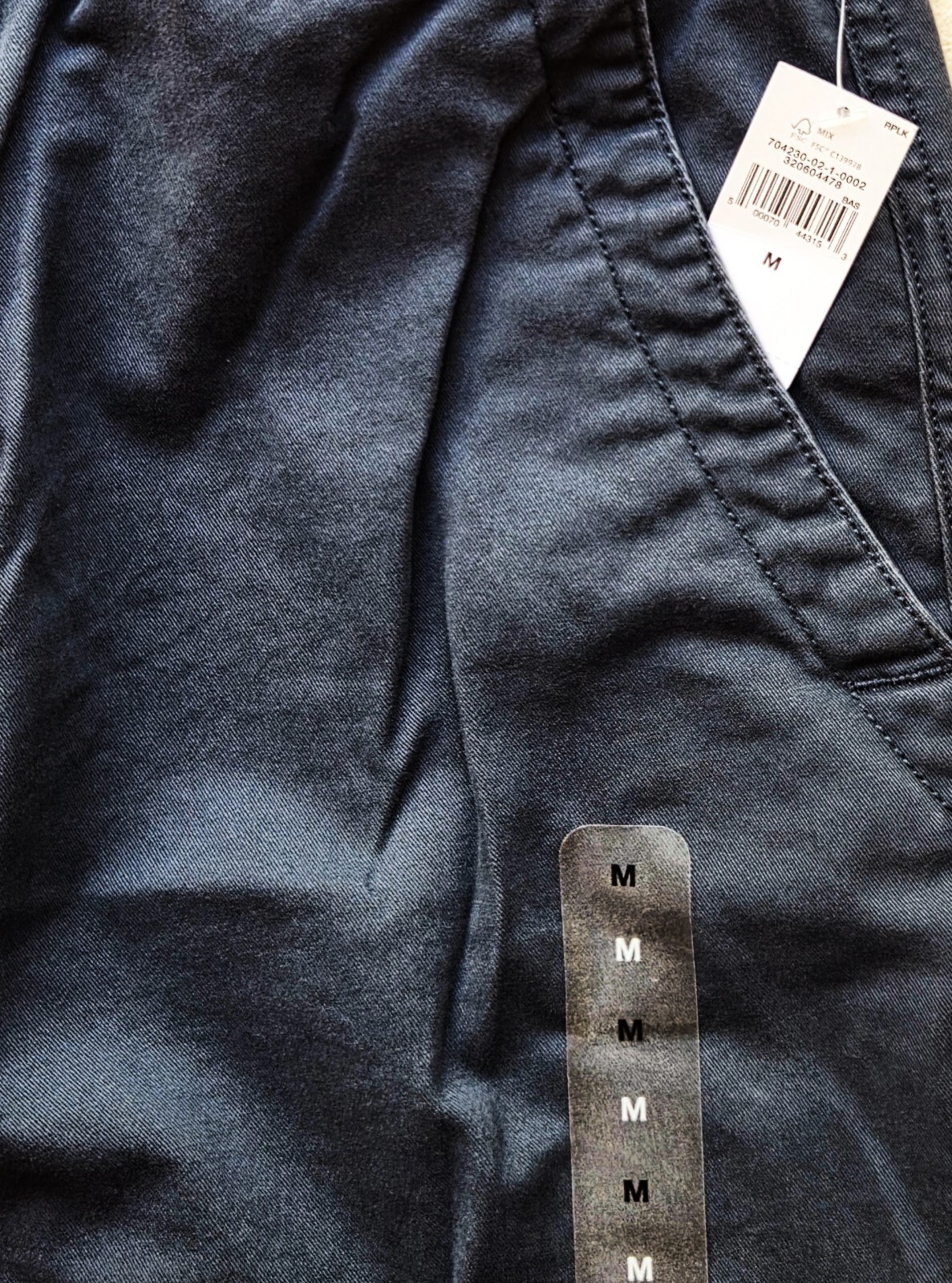 Brand New GAP Men’s Size M (W32 to W34) Chino Jogger Pants in Dark Charcoal Gray