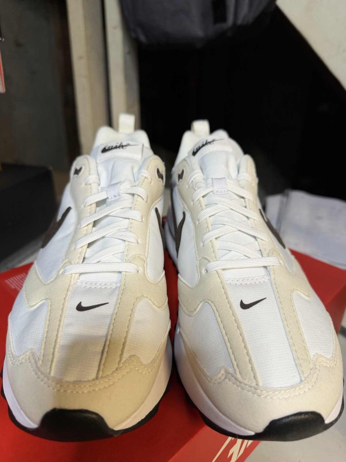 Dc4068 102 Women’s Nike Air Max Dawn SZ 10