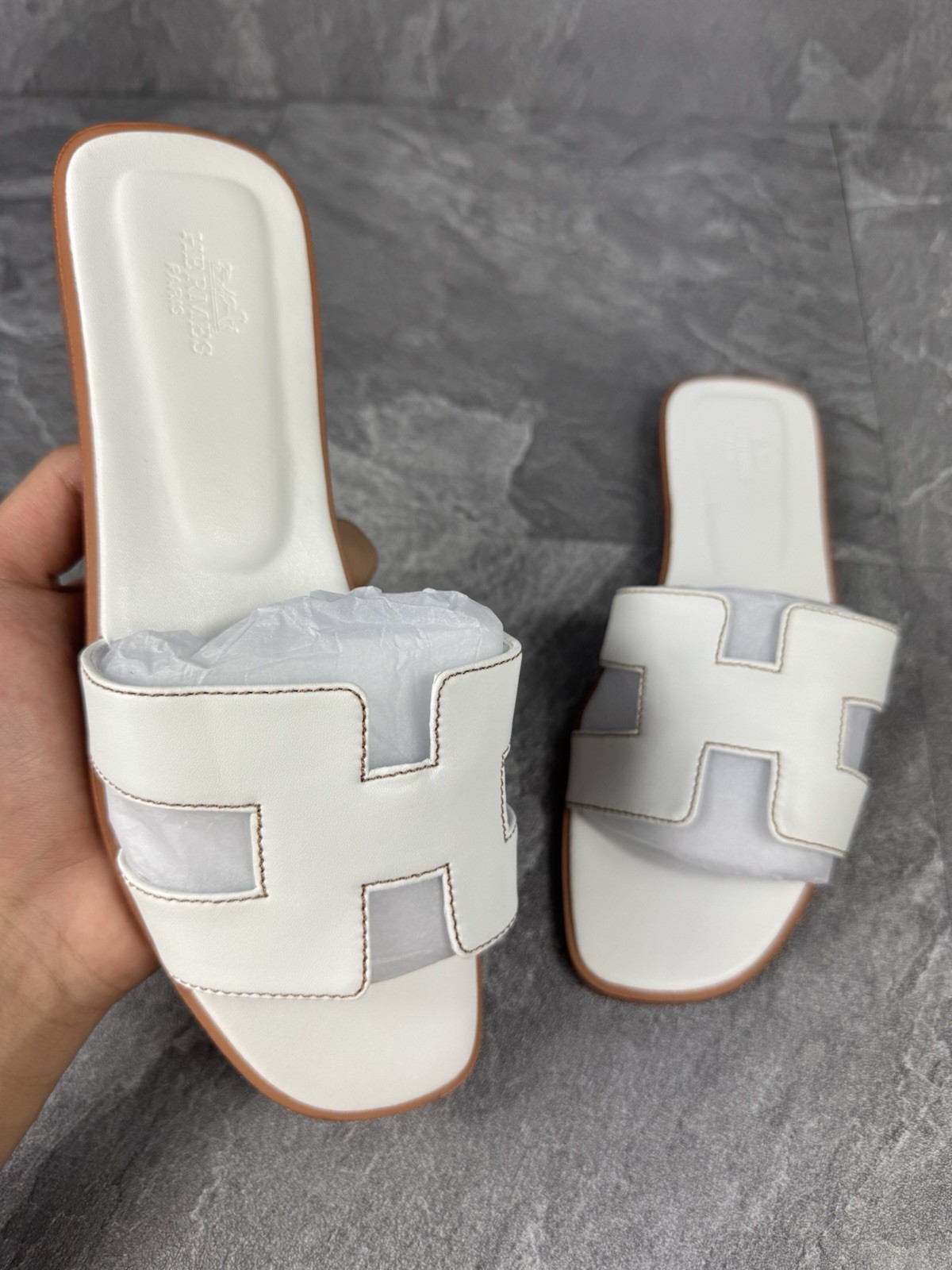 Hermes Oran Sandals White Leather Slides Women’s Size 7 (37EU)