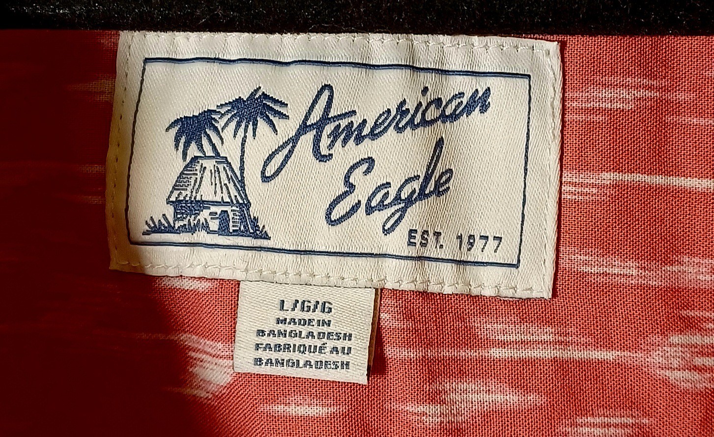 American Eagle Men’s Size Large Shirt Red Ikat Pattern Short Sleeve Button Down