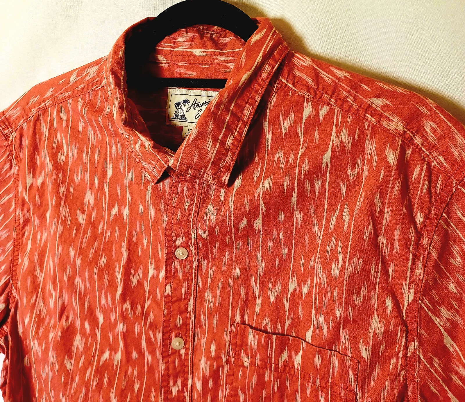 American Eagle Men’s Size Large Shirt Red Ikat Pattern Short Sleeve Button Down