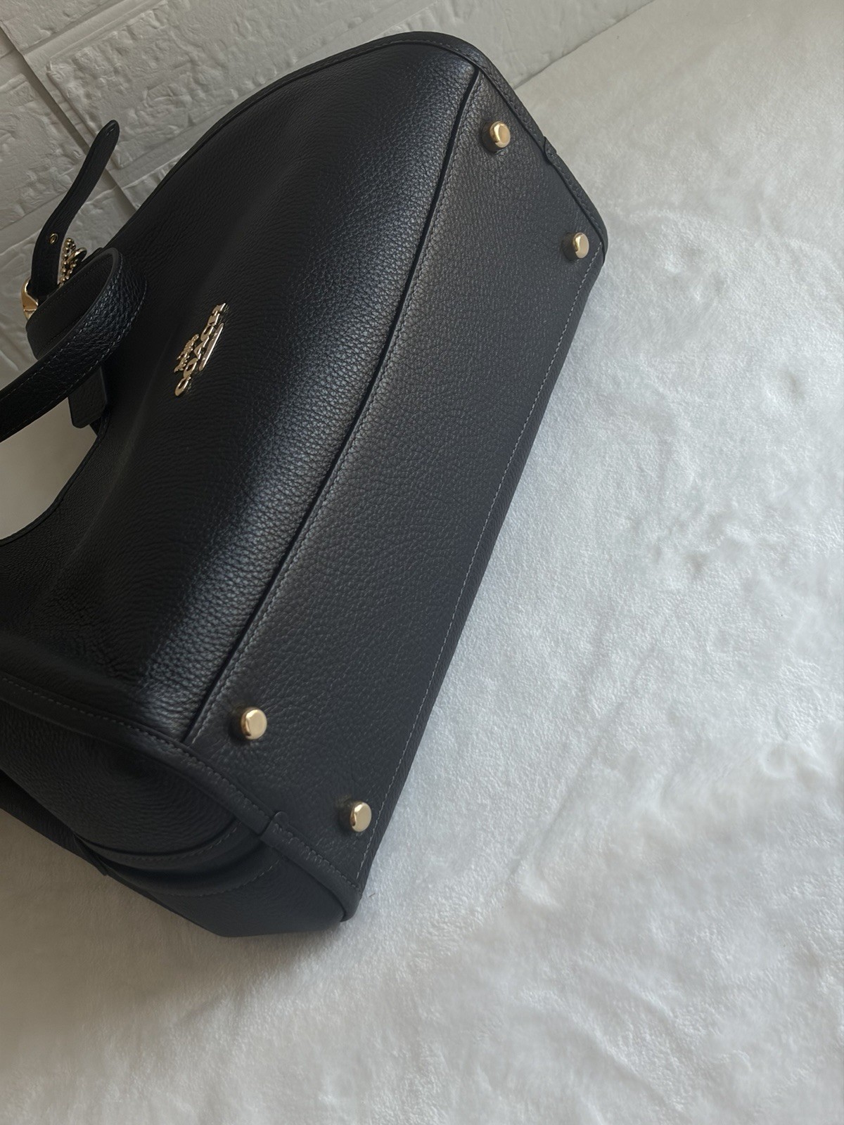 Coach Black Shoulder Bag Zip Gold Hardware Detachable Adjustable Strap Pockets