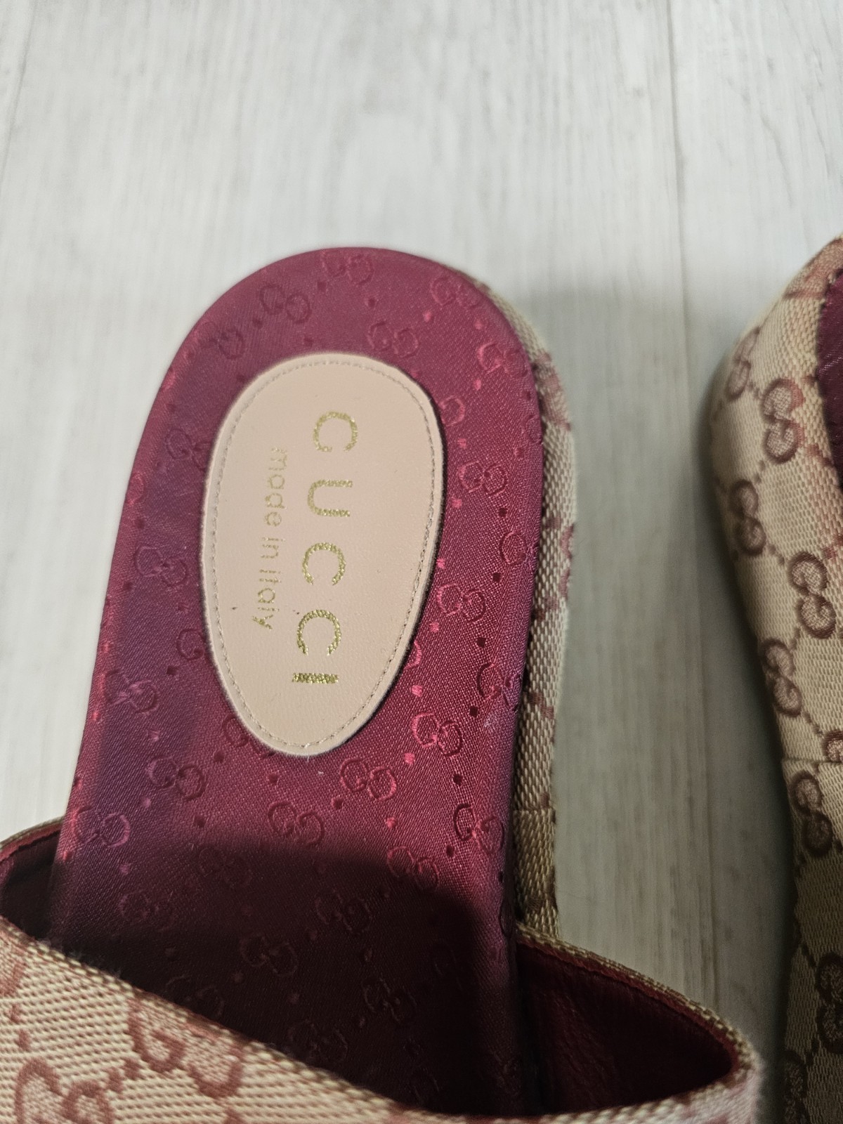 Gucci Angelina Burgundy GG Monogram Logo Platform Slide Sandal EU 37 US 7