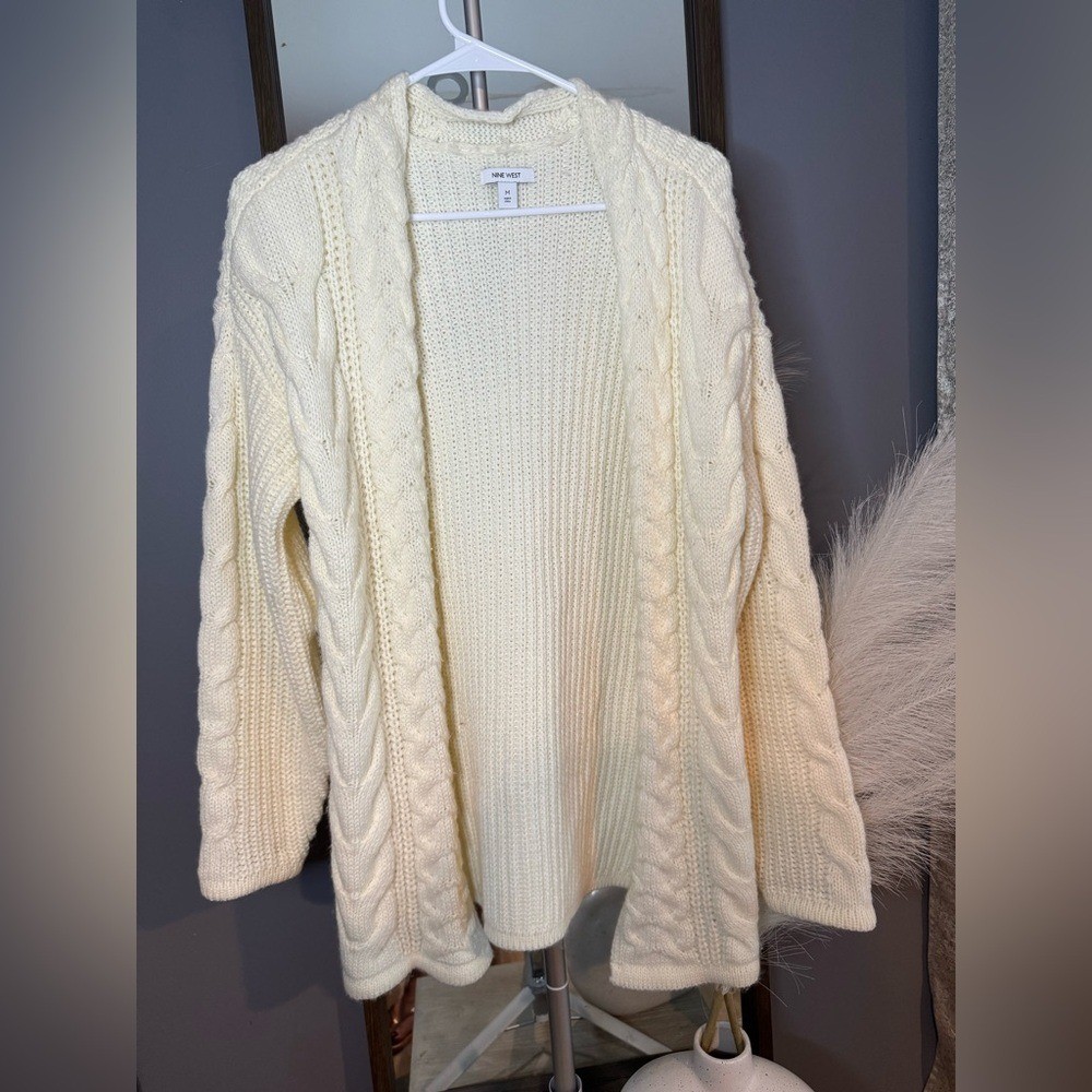 Women’s Cream Cable Knit Sweater