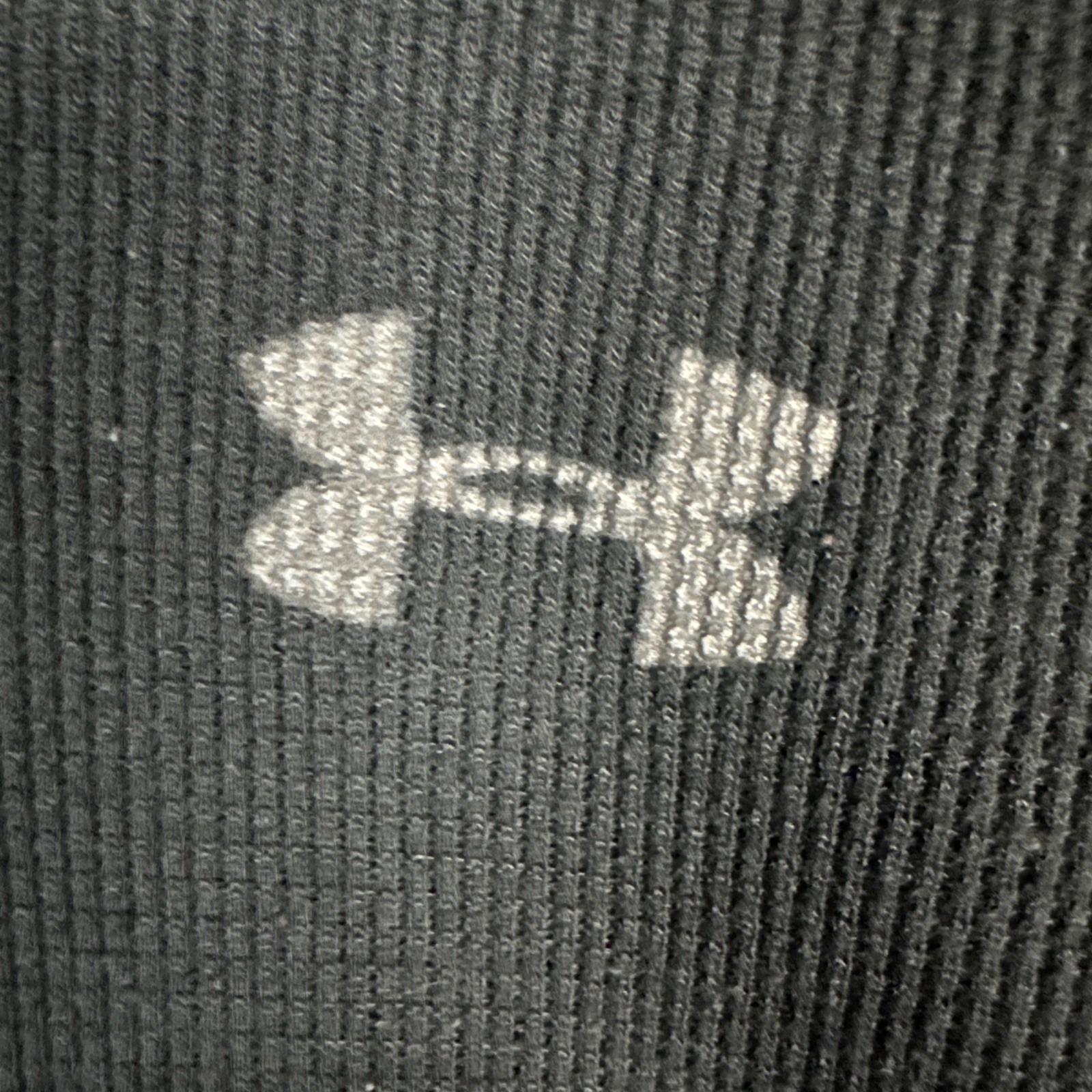 Under Armour Shirt Mens Medium Black Gray Fitted All Season Gear Waffle Knit