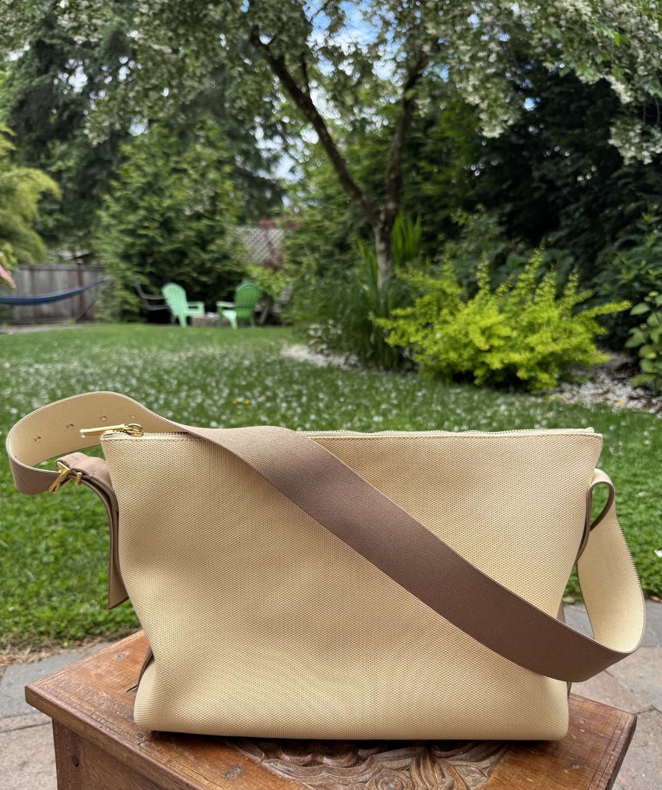 Cuyana Canvas Crossbody Bag Beige Cream Adjustable Strap Zip Top Minimalist
