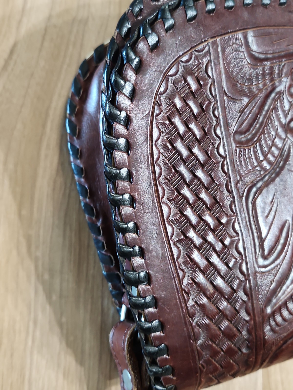 Leaders In Leather Tooled Leather Purse Made In Paraguay Brown Adjustable Strap