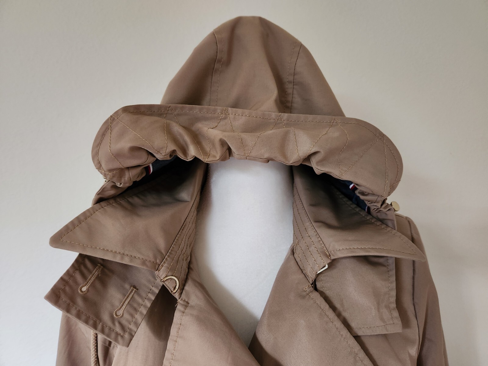 Tommy Hilfiger Double-Breasted Khaki Trench Coat Belt Hood Pockets Size Med EUC