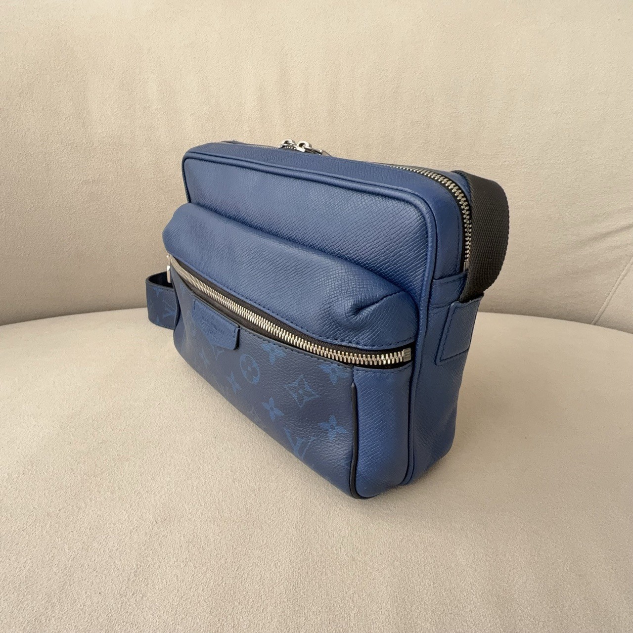 Louis Vuitton outdoor presbyrose leather messenger bag blue (25*18*9)cm