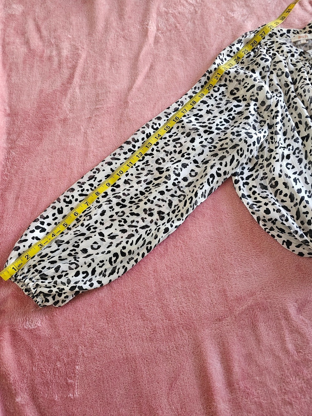 Size S Women’s Black and White Leopard Print Blouse