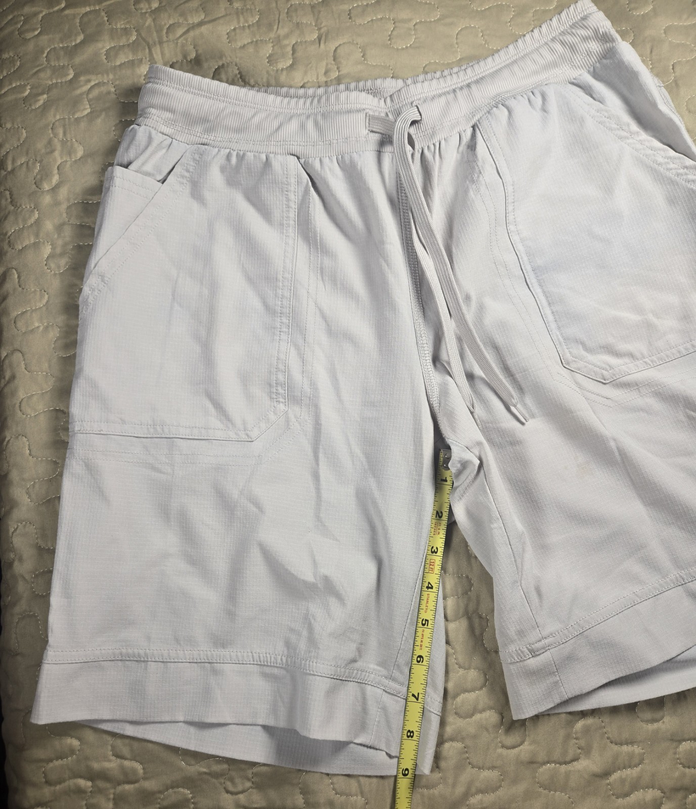 St. John’s Bay Light Gray Mens Bermuda Shorts M Drawstring Elastic Waist Pockets