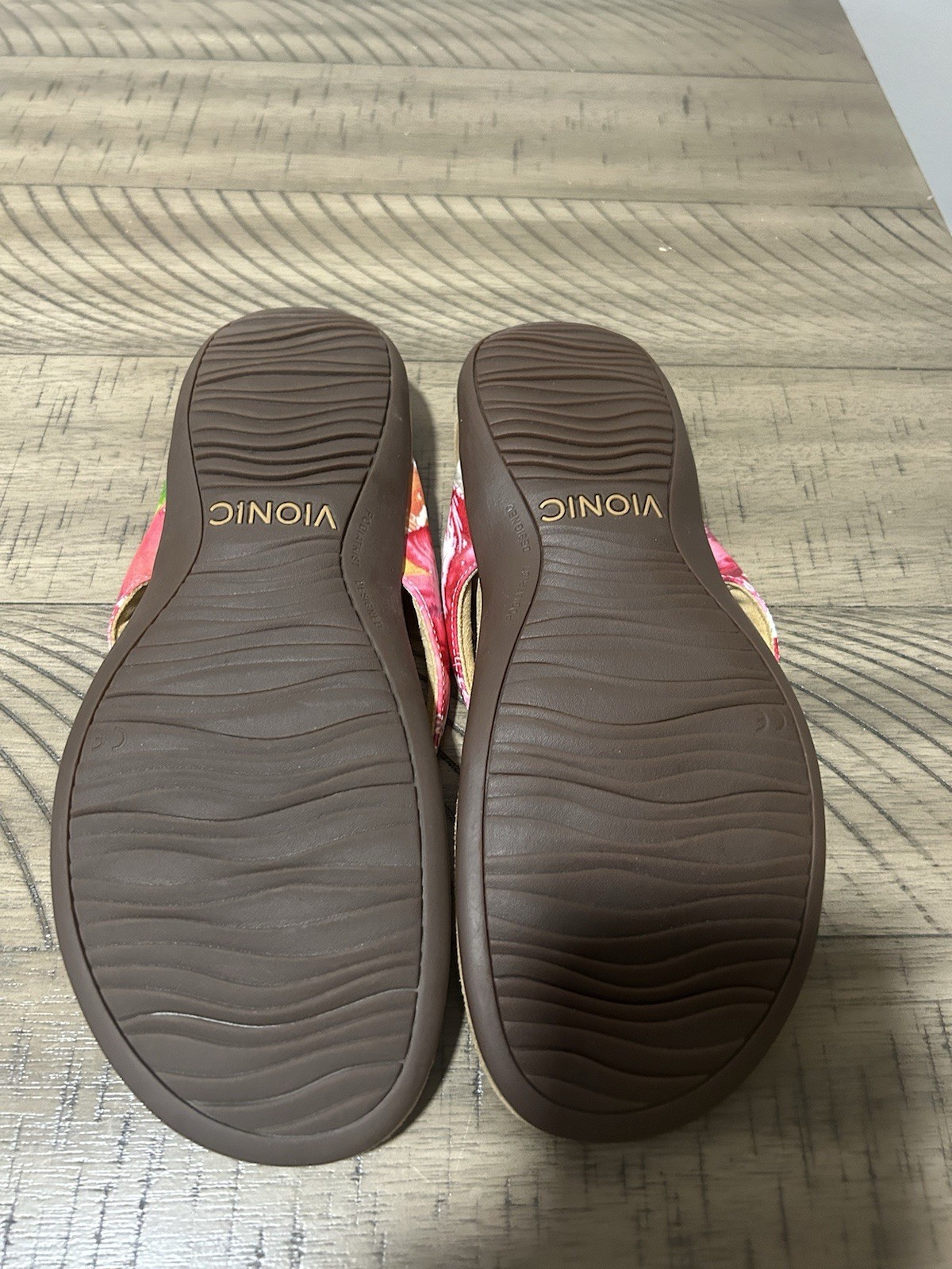 Vionic Bella II Thong Sandals Decorative Bow Floral-Print Red, Green, Brown 8.5