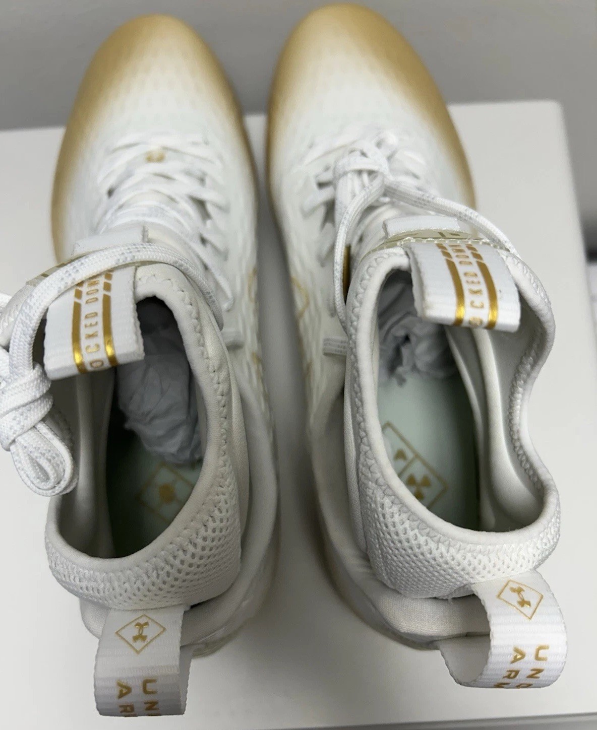 Size 11-Men’s Under Armour Spotlight Lux Football Lacrosse Cleats White Gold NEW