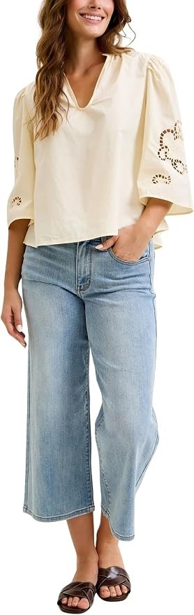 Judy Blue Mid Rise Light Wash Wide Crop Jeans – Inseam 24″
