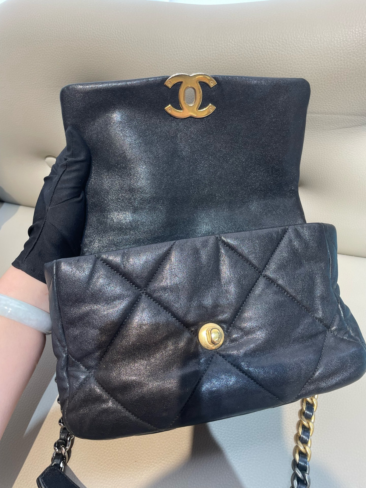 Chanel Small 19 Bag Lambskin Crossbody Bag (24.5×9×17)cm