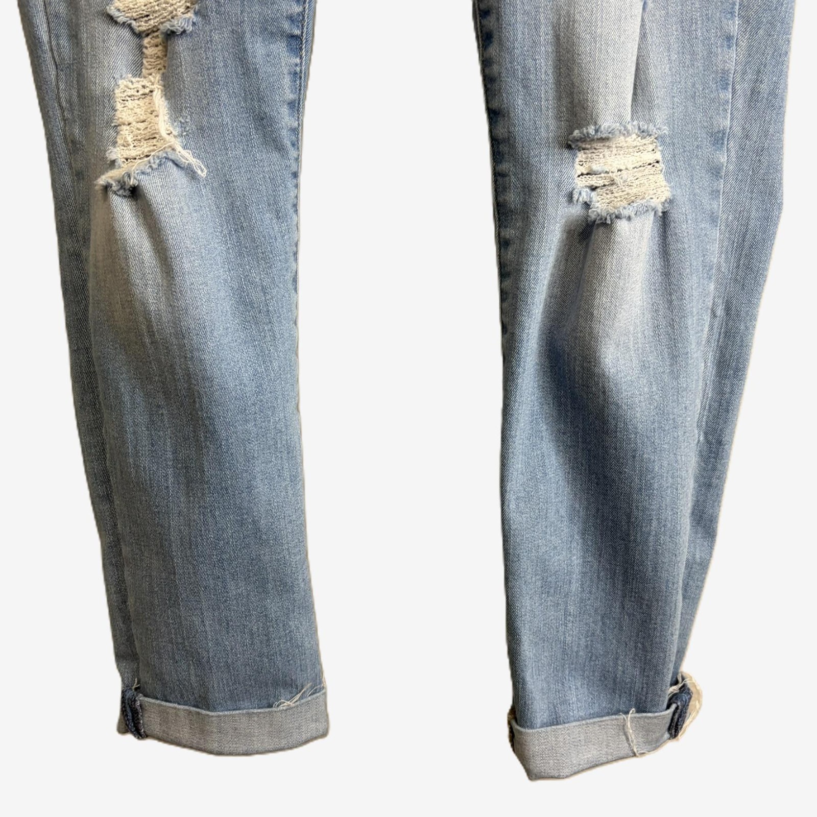Universal Thread Women’s Mid Rise Skinny Jeans Distressed Light Wash 10 30R EUC