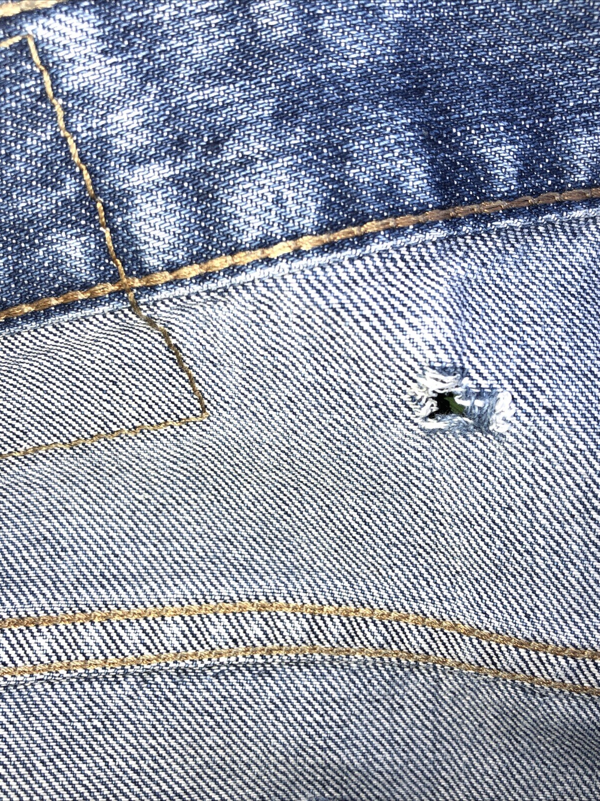 Vintage Levi’s Men’s 559 Relaxed Fit Jeans Med Wash 46 x 30 Cleaners Starch