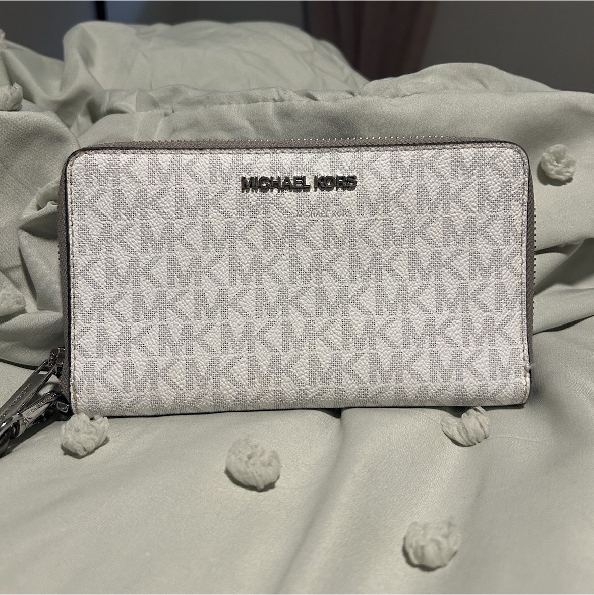 Michael Kors Women’s Zip-Around Wallet, White/Gray Logo, Credit Card Slots