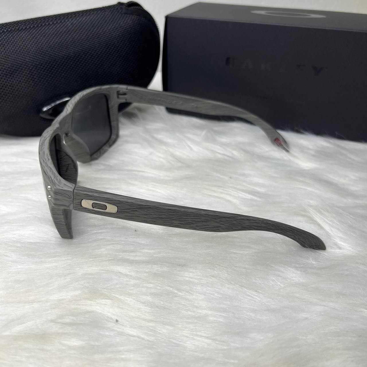 Oakley Holbrook Polarized Sunglasses Grey Woodgrain Frame Silver Mirror UV New