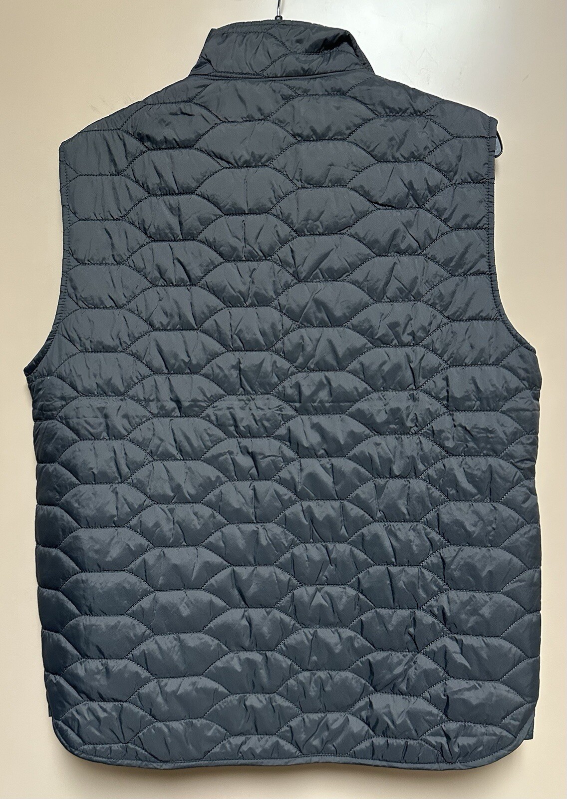 Huk Tarpon Quilt Scale Vest Volcanic Ash Men’s Small MSRP $90 New With Tags