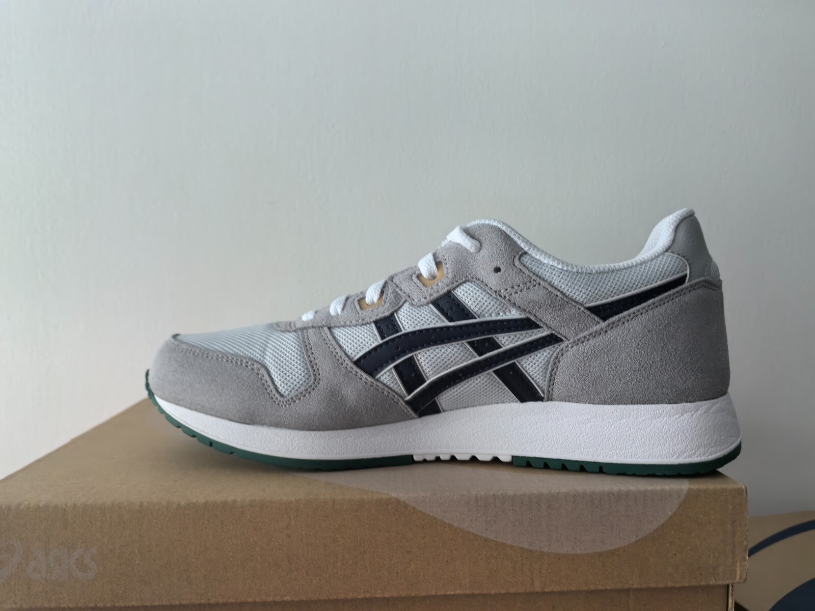 New! Mens Asics Lyte Classic athletic Shoes Sneakers – 8.5