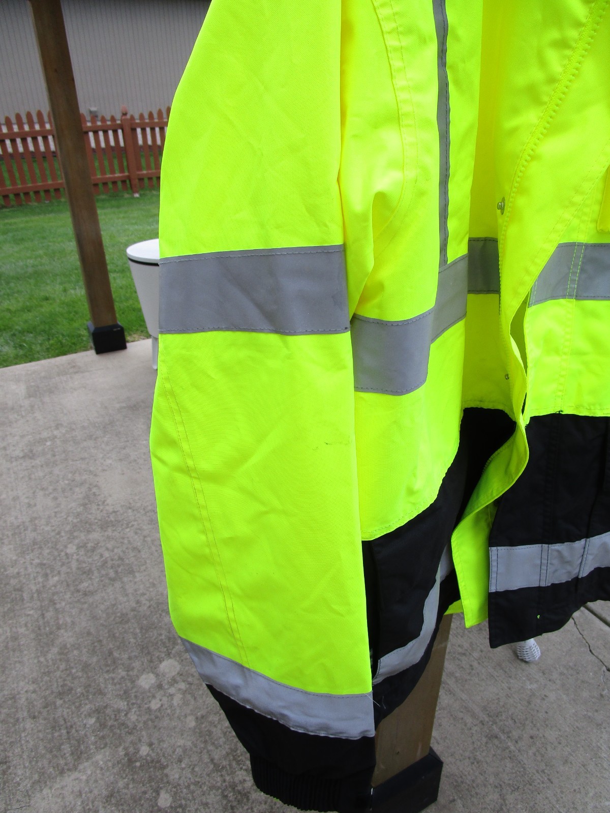 Tingley J24122 Icon Jacket Large High Vis Green 100% Water/Windproof Class 3