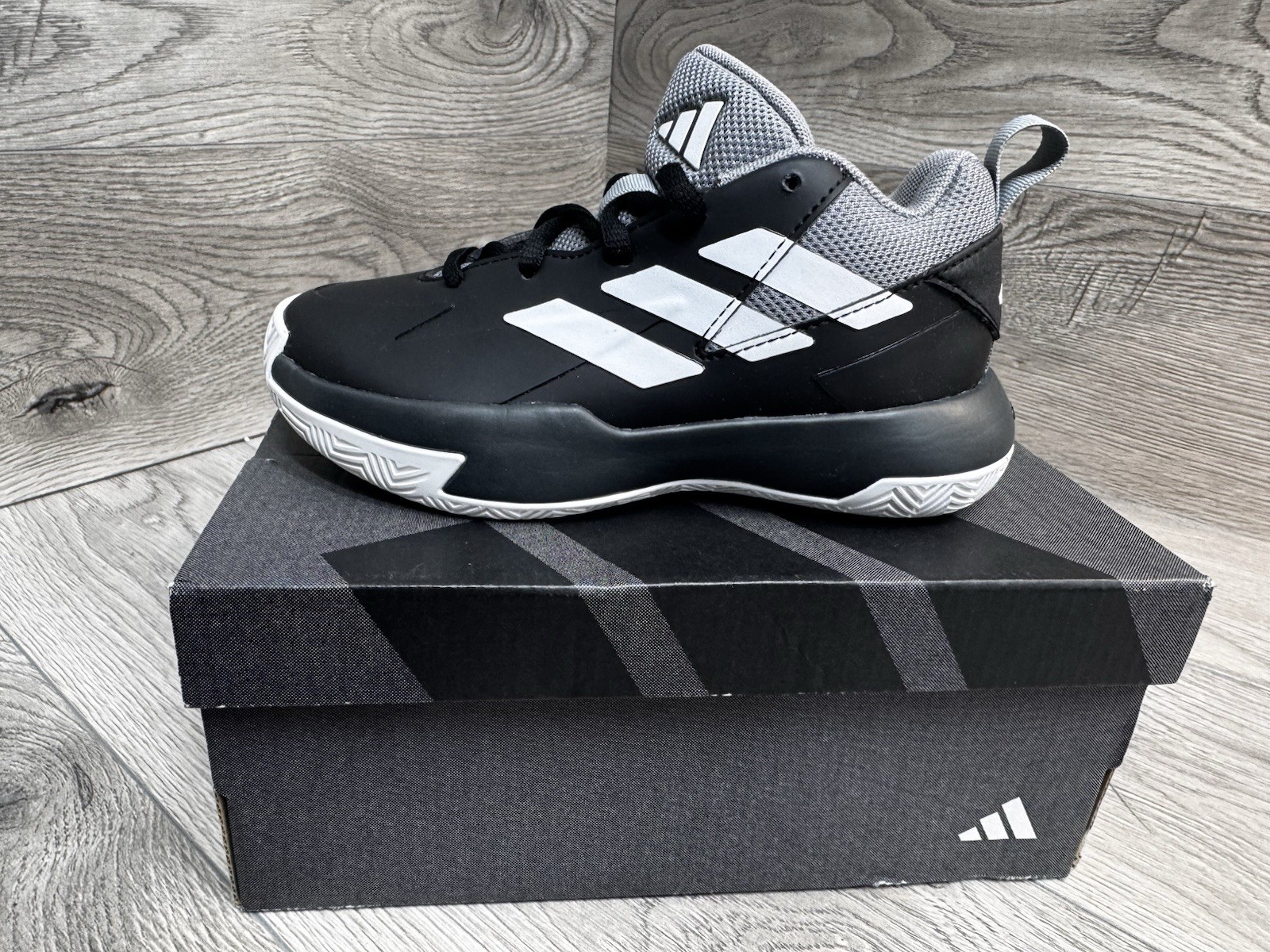 Adidas Kids Boys Cross Em Up Select Junior Basketball Shoes size 11.5K Black NIB