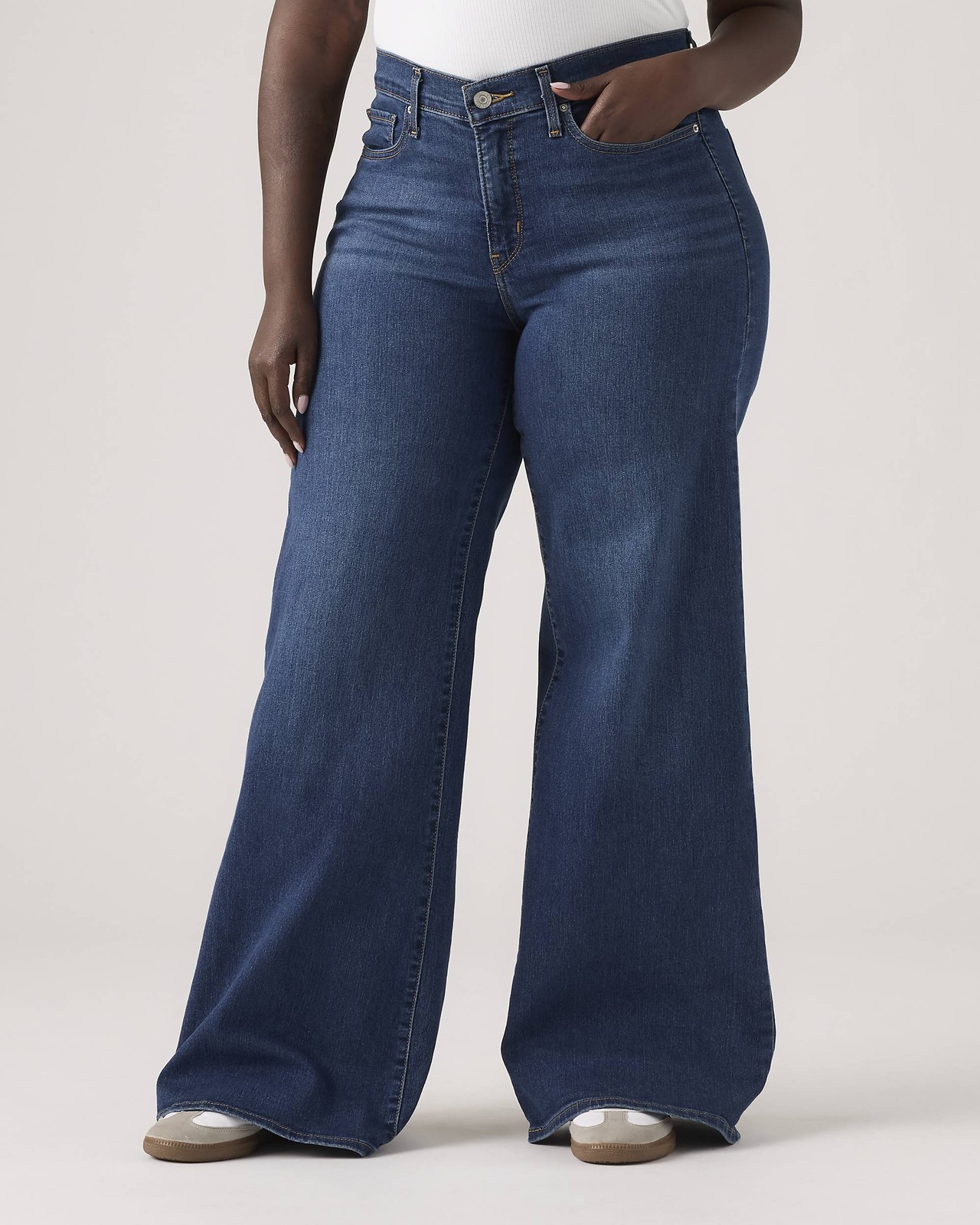 FLASH SALE!! Levi’s Women’s 318 Shaping Wide Leg Jeans NEW FREESHIP