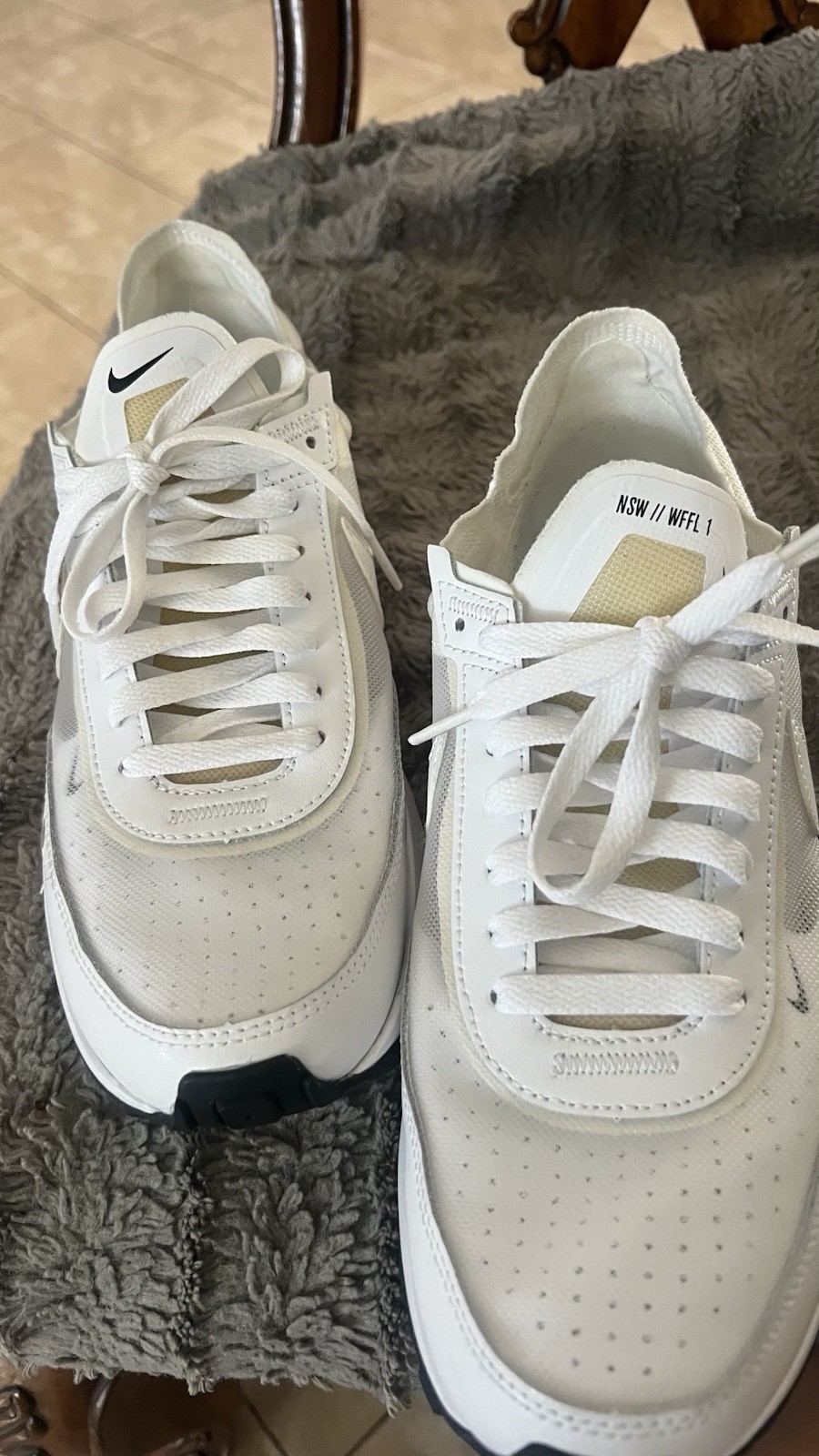 Nike NSW WFFL 1 White Leather Mesh Lace Up Low Top Athletic Sneakers