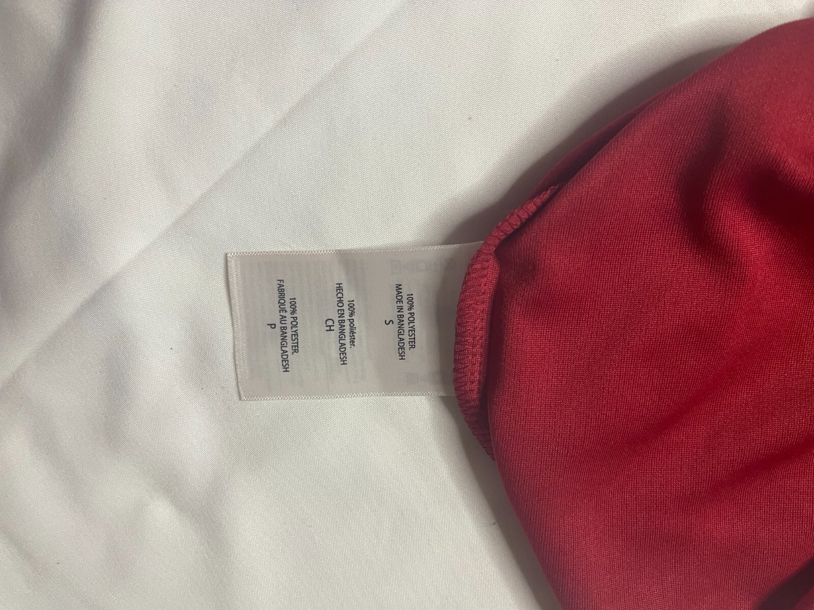 Rivalry THREADS 91. Children’s pullover size S (6/7). In red. Made in Banglades