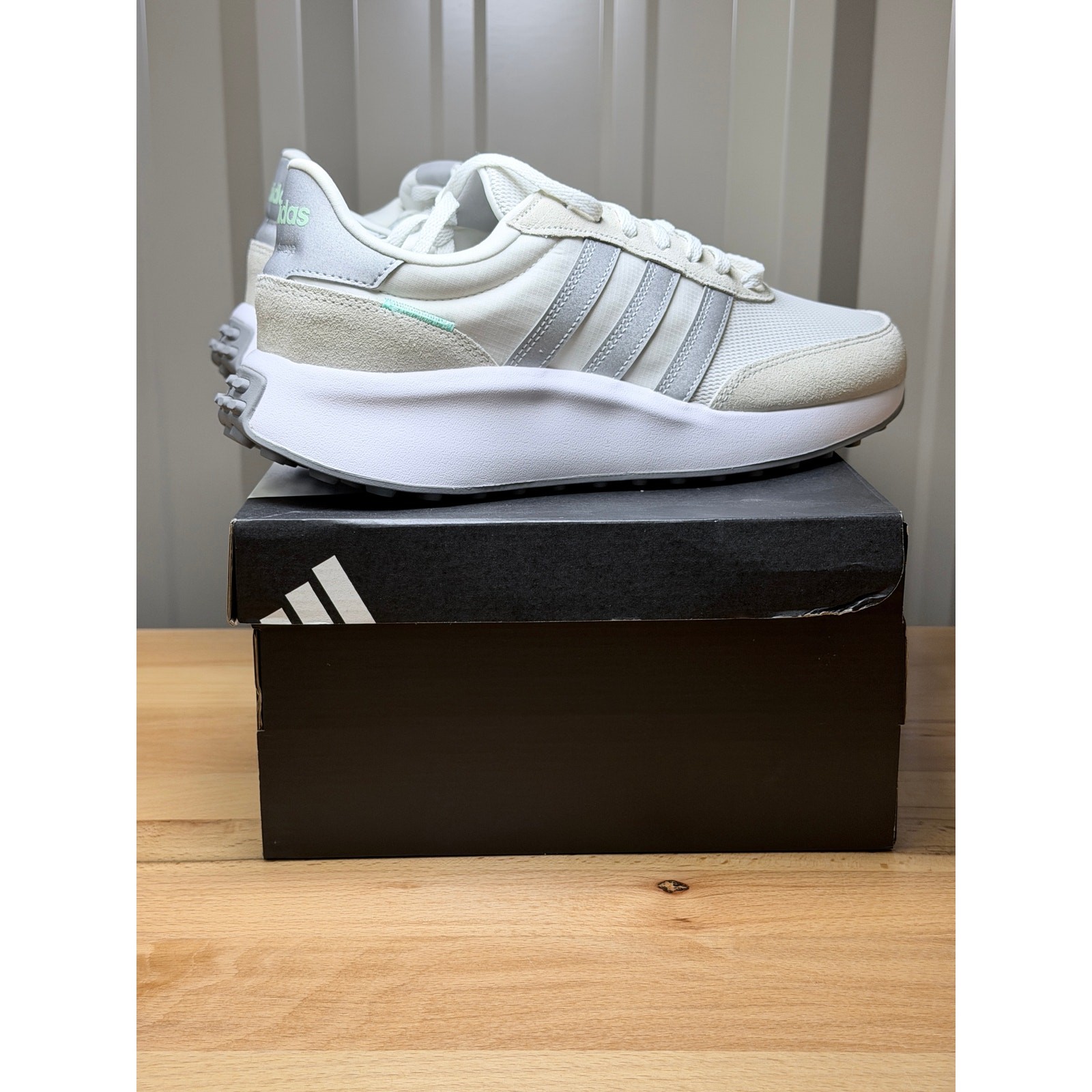 Adidas Run 70s HP7859 Cream / Silver Women’s Size 9 New!